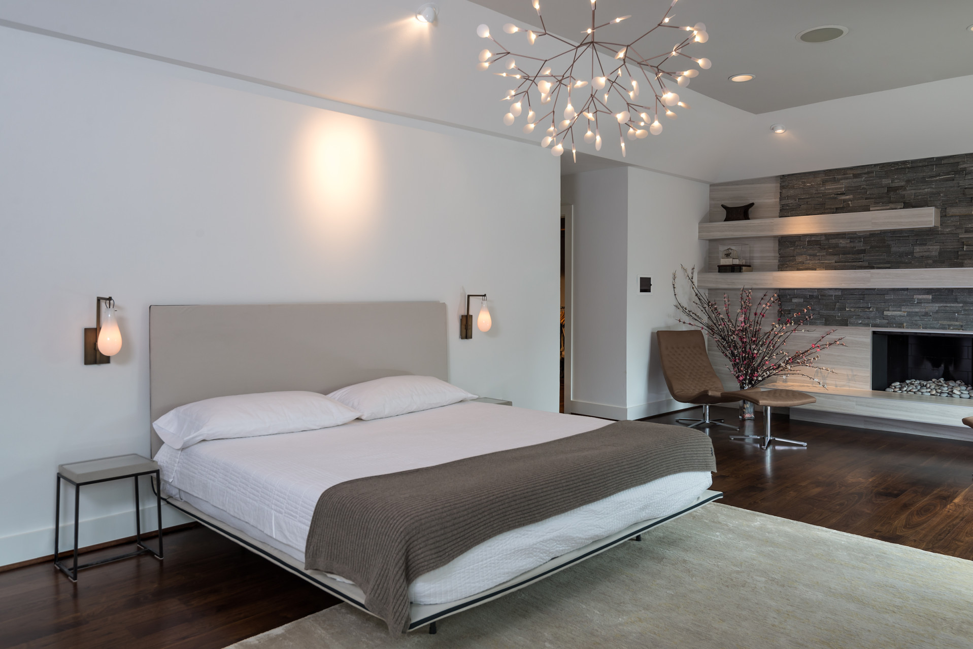How to Light a Modern Bedroom - Bedroom Design | Lumens, image size:1917x1280